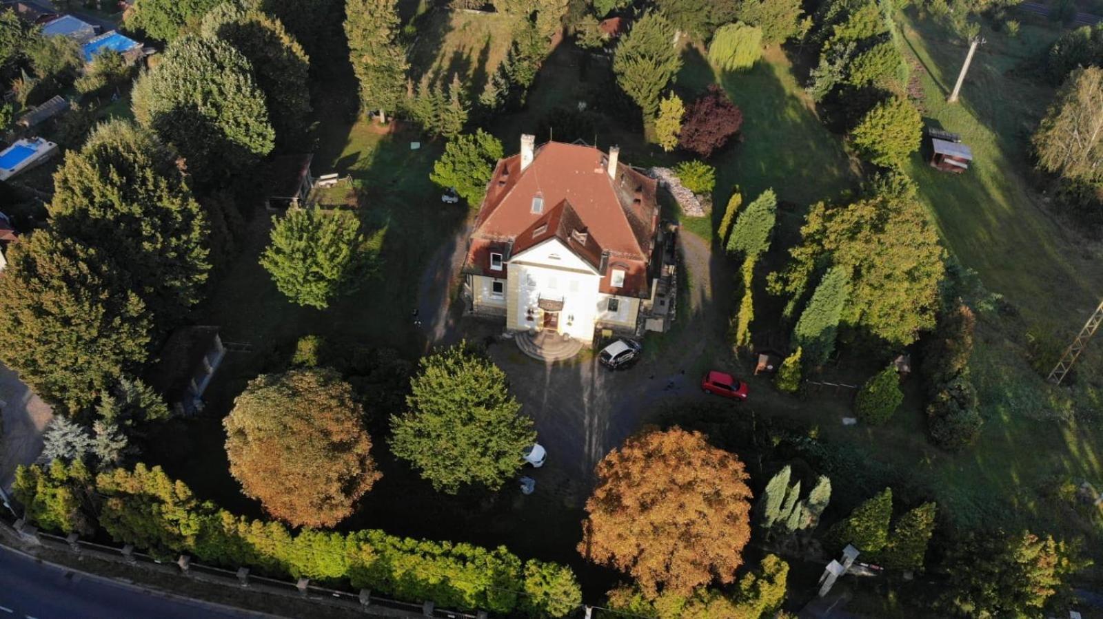 Ubytovani V Soukromi Rodinne Vily V Decine Exterior photo